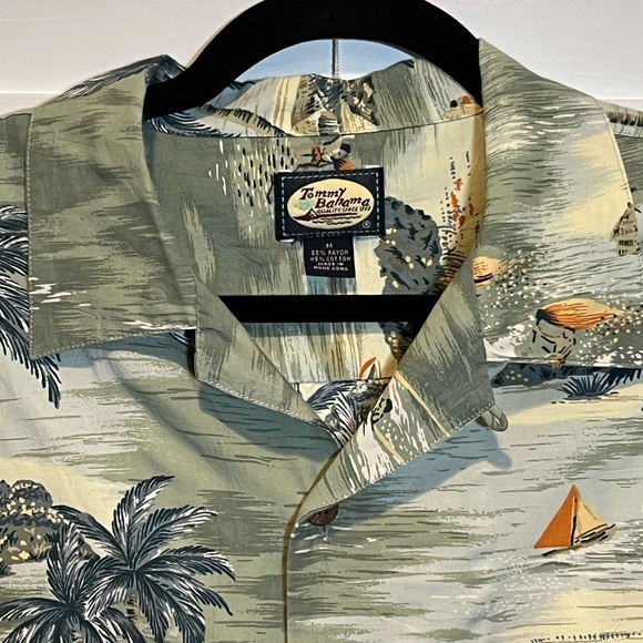 Tommy Bahama 100% Rayon Button Up - M - Picture 2 of 3